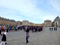 Line waiting for Versailles palace entry